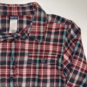 Patagonia Long Sleeved Red Green Plaid Flannel Button Down Shirt Size 10